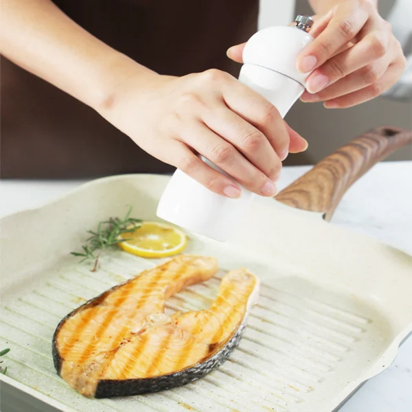 6-Inch Ceramic Pepper Grinder006 Adjustable stainless steel rivet of manual pepper grinder for coarse or fine powder